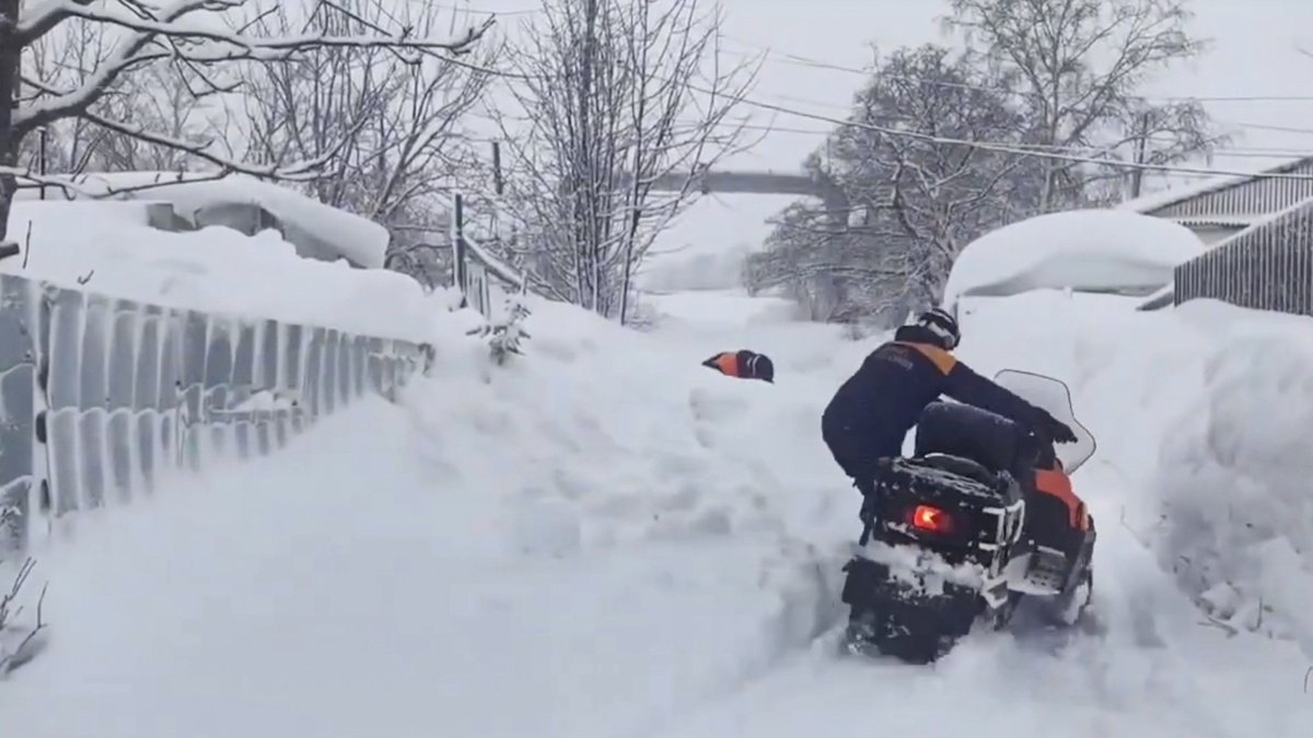 Una captura de pantalla de un video puesto a disposición por el Ministerio de Emergencias de Rusia para el servicio de prensa de Kamchatka Krai.
