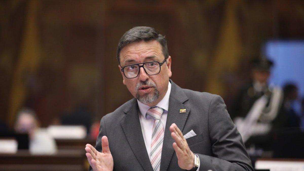 El asambleísta de ADN, Xavier Ordóñez, presentó en el Pleno la moción para el proceso de fiscalización.