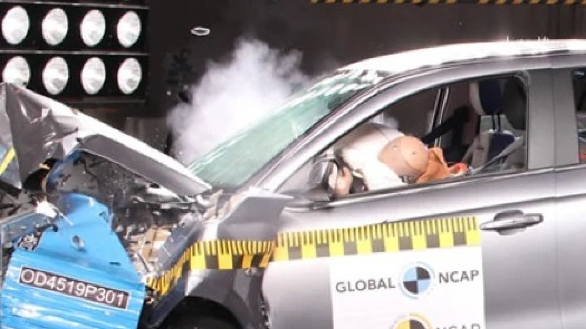 Con los nuevos protocolos, se evaluará la seguridad de los adultos en la fila trasera, lo que impulsará mejoras en cinturones con pretensores y limitadores de carga.