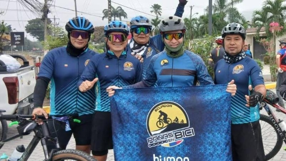 Algunos de los integrantes de Panas en Bici en la celebración de sus seis años de aniversario.