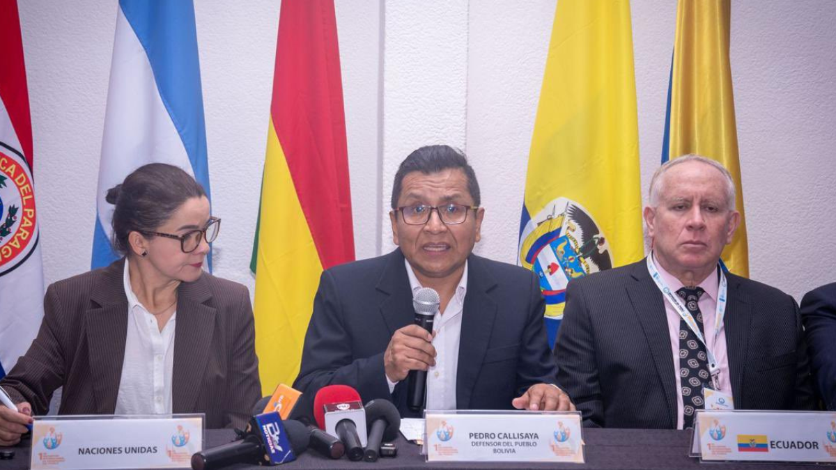 En diciembre 2025, César Córdova, defensor del Pueblo de Ecuador, estuvo en Bolivia, hablando sobre conflictividad social.