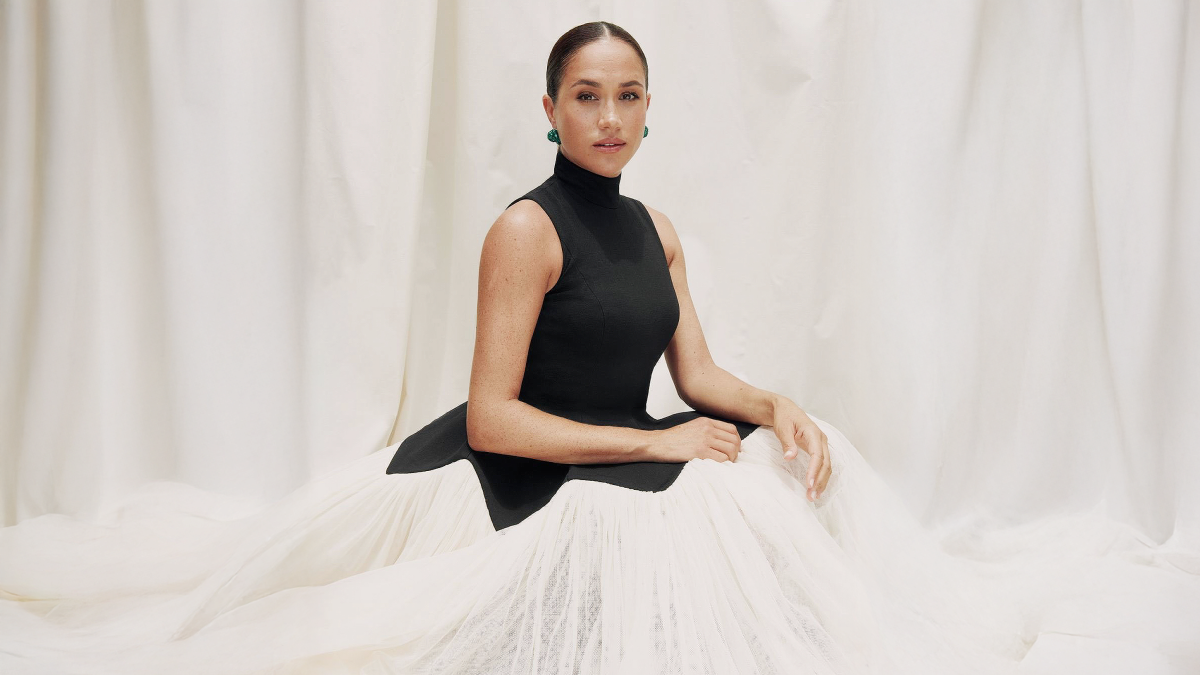 Meghan Markle incluye esta silueta para su estilo contemporáneo, apostando por prendas con este diseño en tonos neutros y tejidos frescos