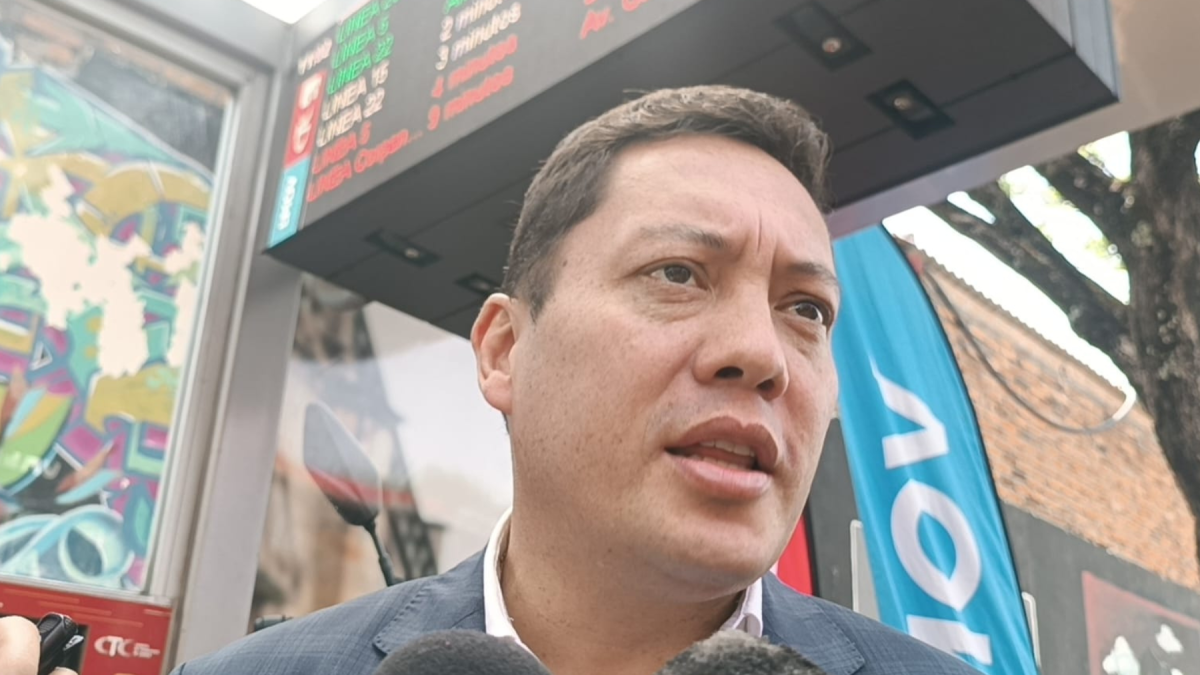 El alcalde de Cuenca, Cristian Zamora, fue denunciado por una exfuncionaria por presuntas injurias.