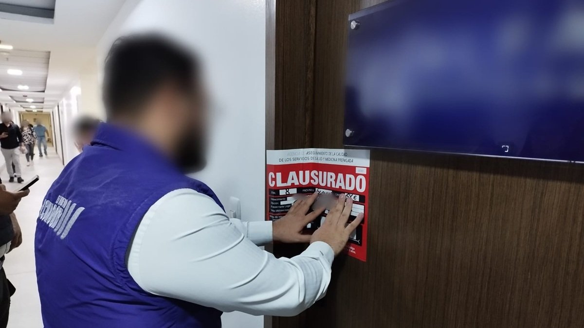 Personal de la Agencia de Aseguramiento de la Calidad de los Servicios de Salud y Medicina Prepagada clausuró el establecimiento ubicado en el norte de Guayaquil.
