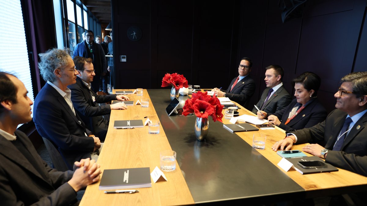 Daniel Noboa mantuvo una reunión en el marco del Foro Económico Mundial en Davos con Alex Karp, SEO de Palantir.