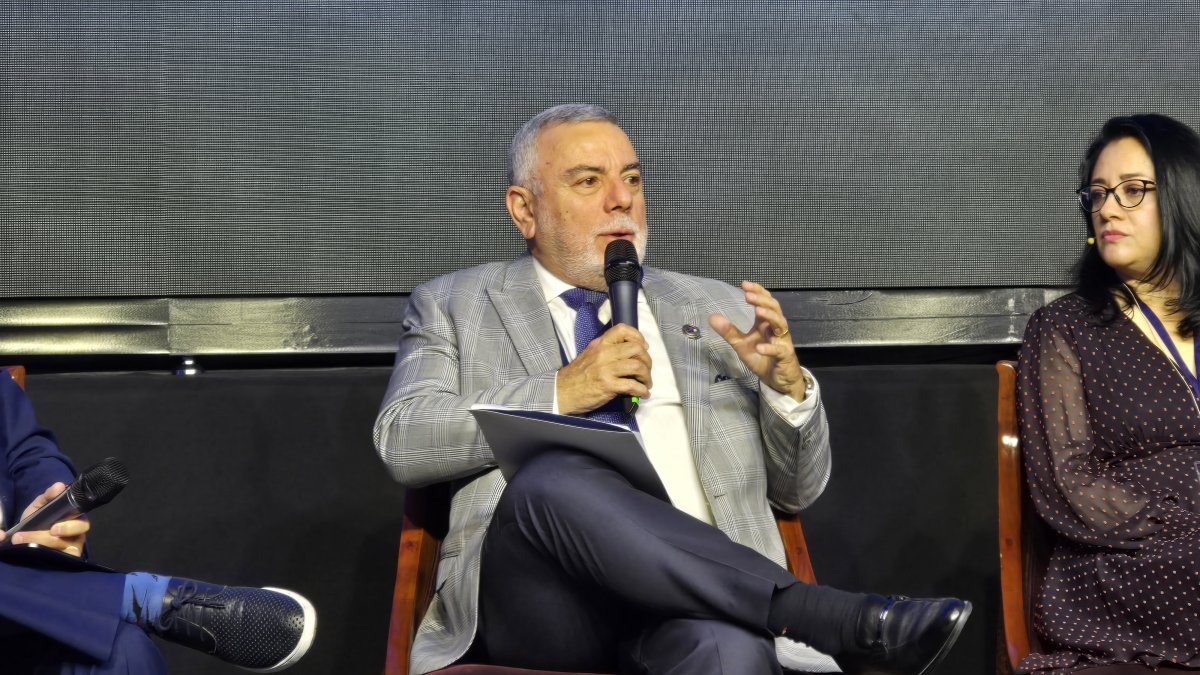 Juan Carlos Navarro, presidente del Comité Empresarial Ecuatoriano, durante un pronunciamiento oficial.