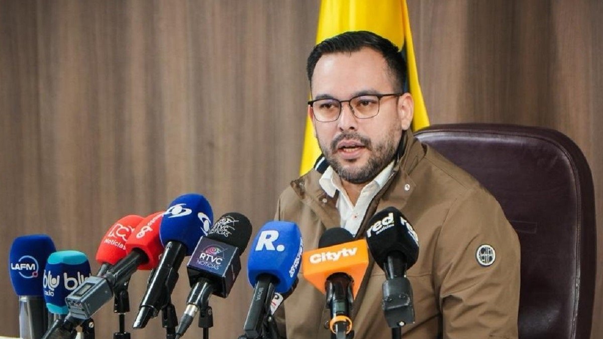 El ministro de Minas y Energía, Edwin Palma, informó que la decisión se toma en reciprocidad a la tasa de seguridad del 30 % impuesta por Ecuador.