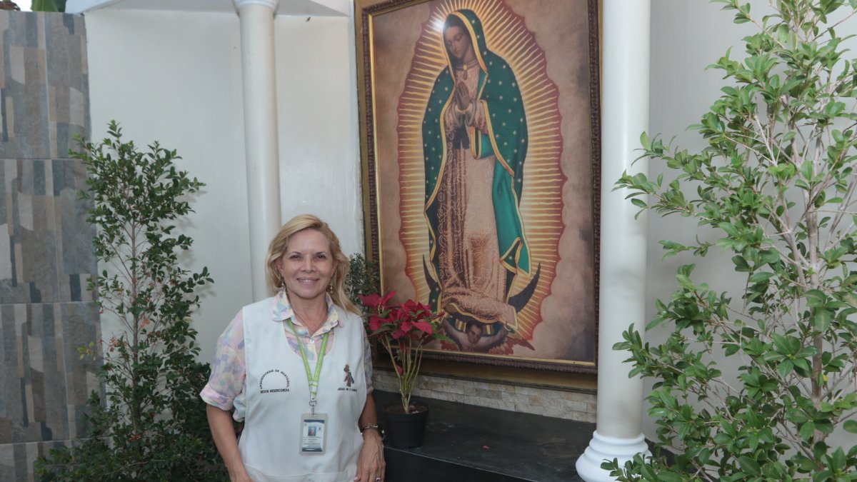 María Cristina Santacruz de Cuvi, conocida cariñosamente como Titi de la Misericordia