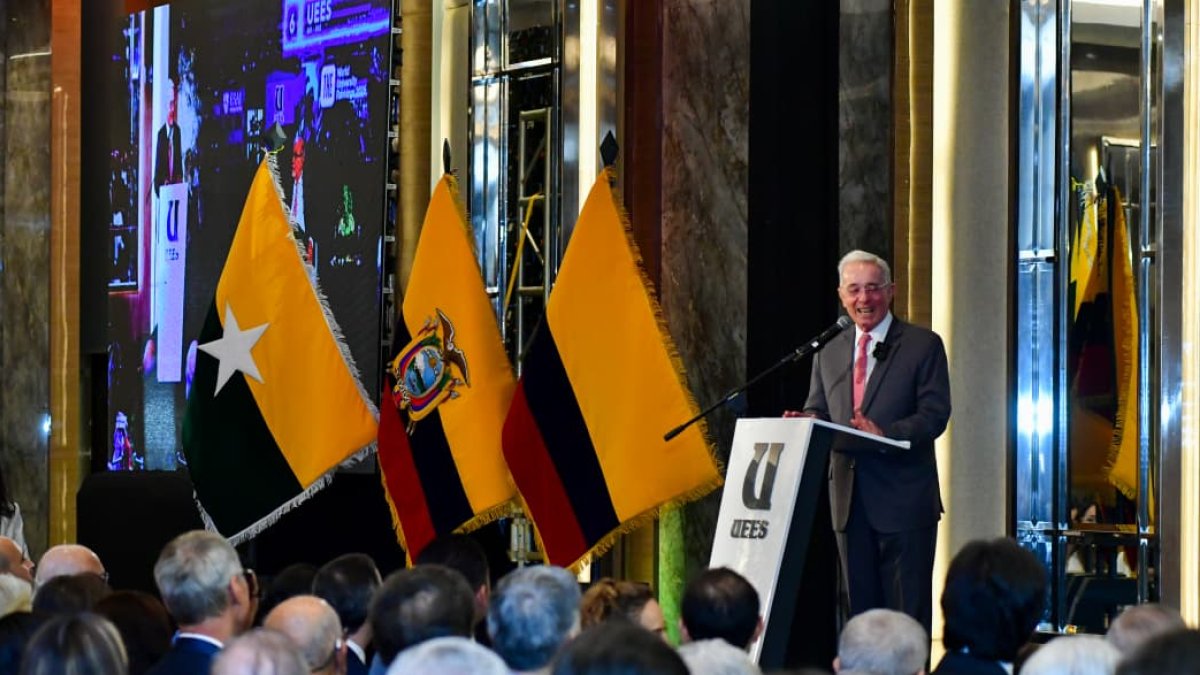 El expresidente de Colombia, Álvaro Uribe, dictó una conferencia sobre liderazgo en la Universidad Espíritu Santo, el 22 de enero de 2026.