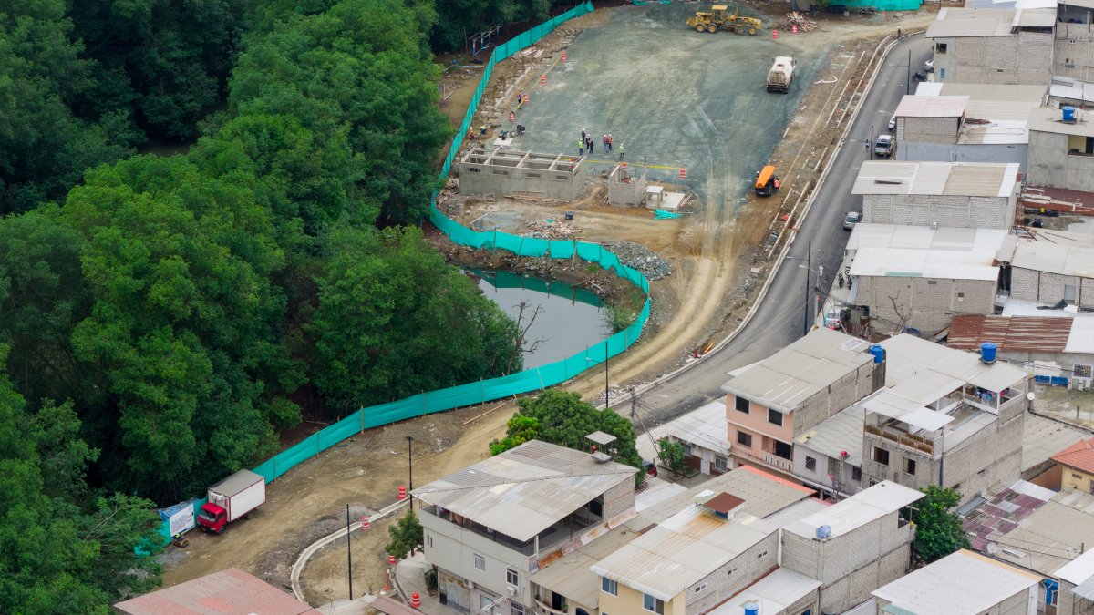 El proyecto, que registra un 40% de avance, se ejecuta entre las avenidas José
Rodríguez Bonín y Abdón Jaime Nebot Velasco