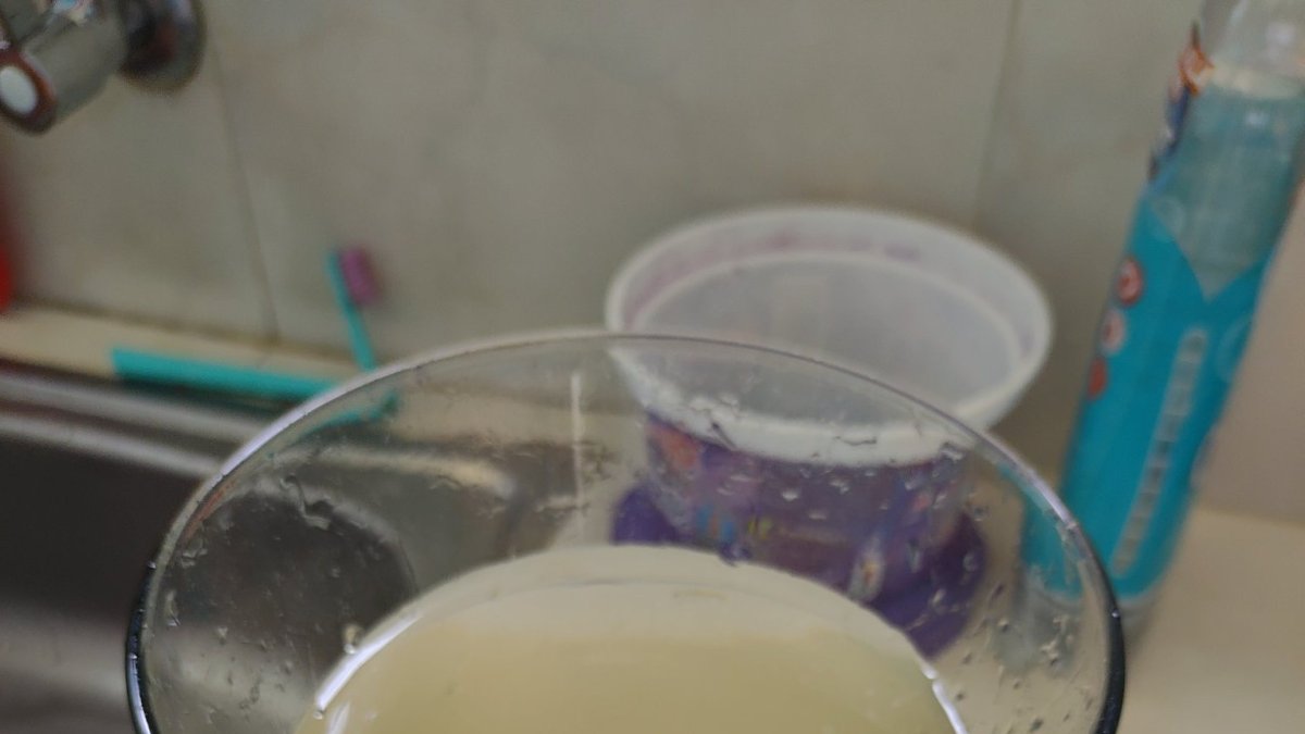 Usuarios de redes sociales reportaron  que el agua llegó turbia al sector de La Macarena, en Conocoto.