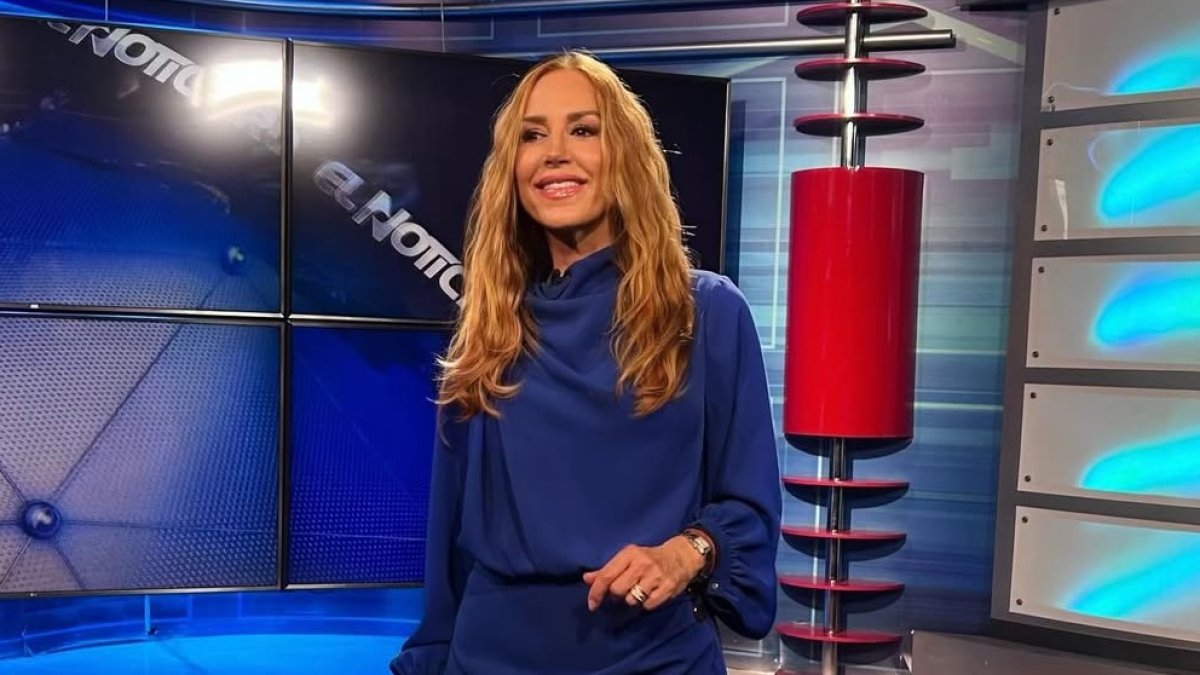 María Caridad Dávalos, presentadora de noticias de TC.
