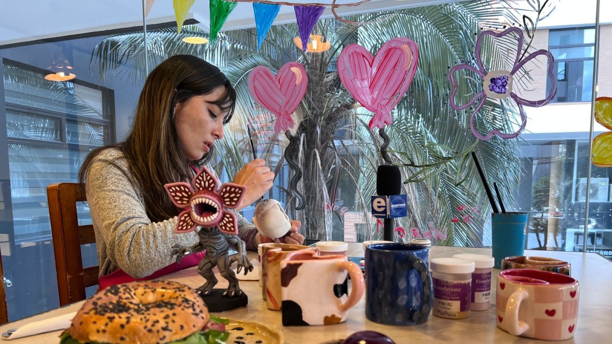 Los café arte brindan la posibilidad de combinar gastronomía con actividades artísticas manuales.