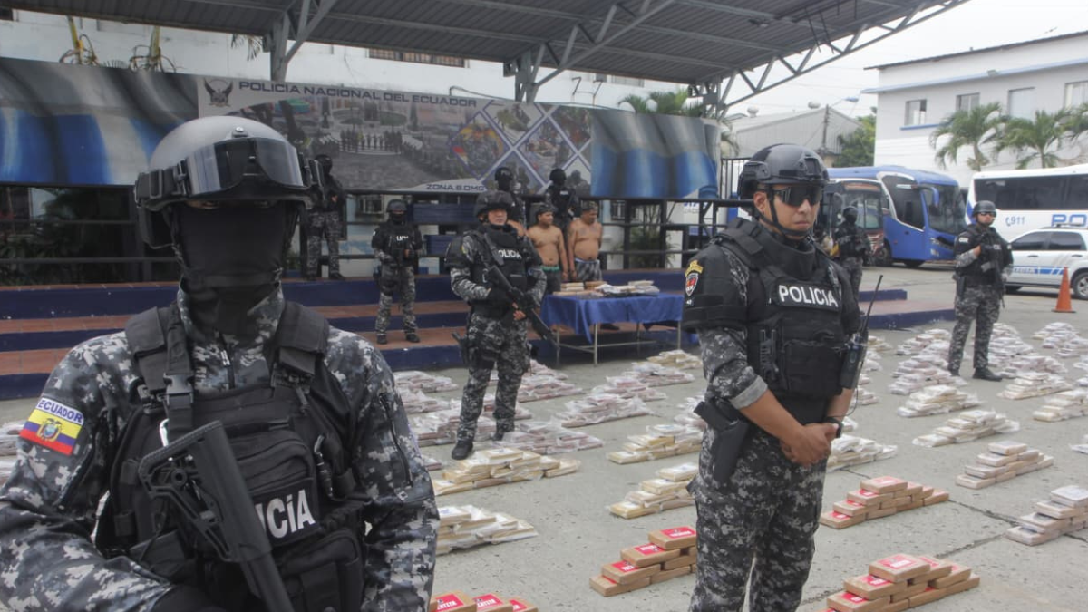 Tras una intensa balacera, autoridades incautaron una tonelada de cocaína en un suburbio bajo vigilancia policial