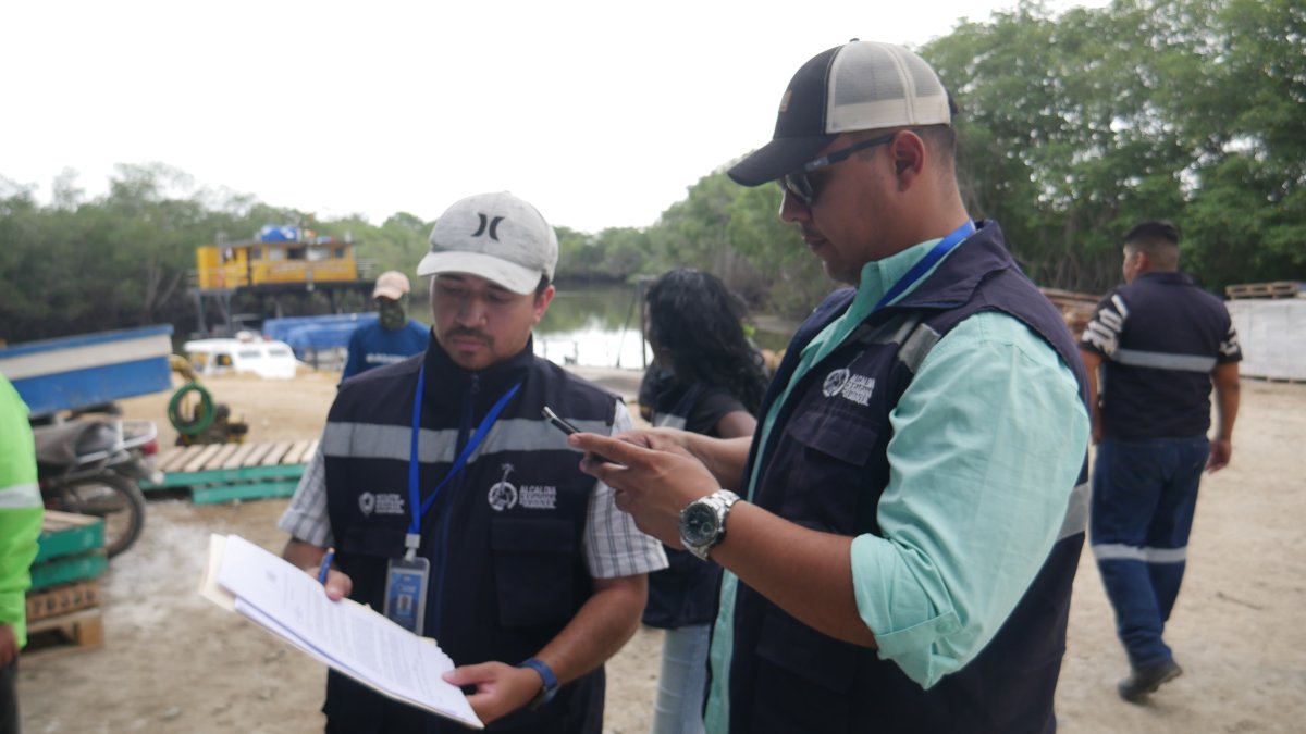 Equipo municipal llegó a Puná para notificar a las empresas.