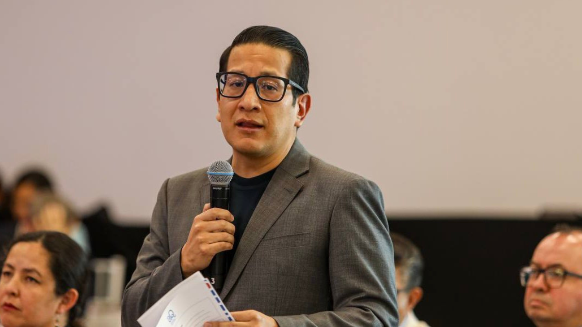 Andrés Campaña, concejal de Quito, ha denunciado casos relacionados al mantenimiento del metro y compra de camiones de Emaseo y troles, etc.