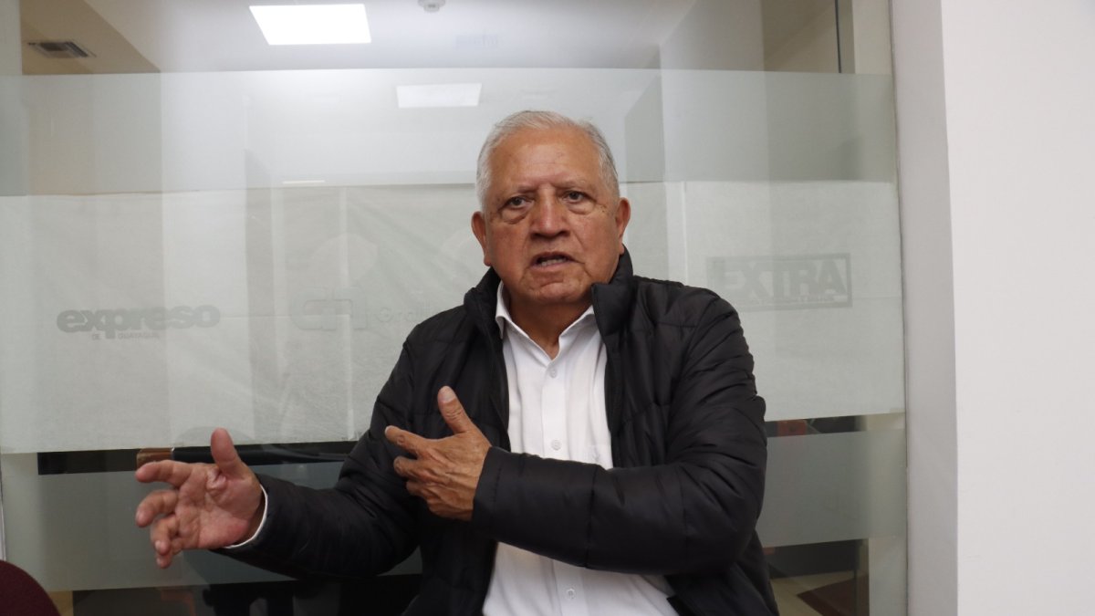 Henry Llanes, presidente del Frente por un Nuevo IESS, habla sobre la disputa por la vocalía al diario Expreso.
