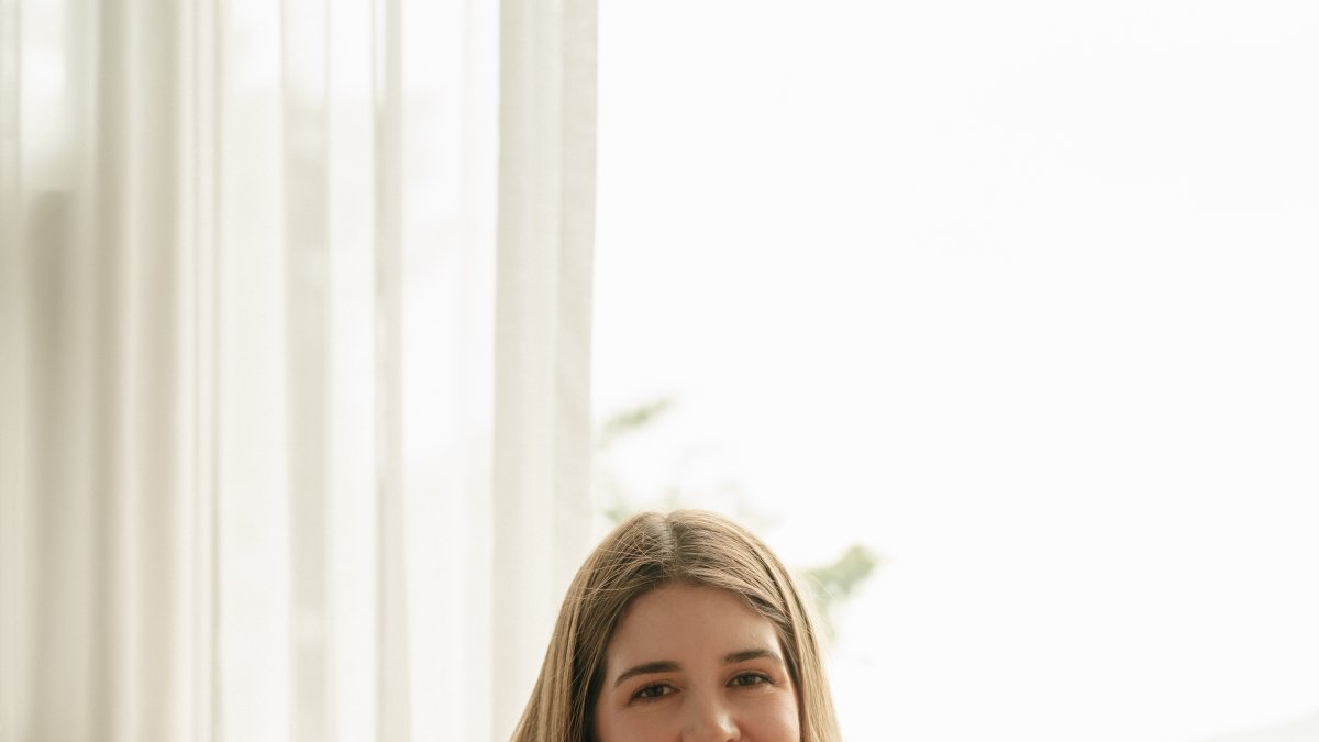 A sus 31 años, la guayaquileña que actualmente reside en Honduras es el rostro y la voz de Swaying Books.