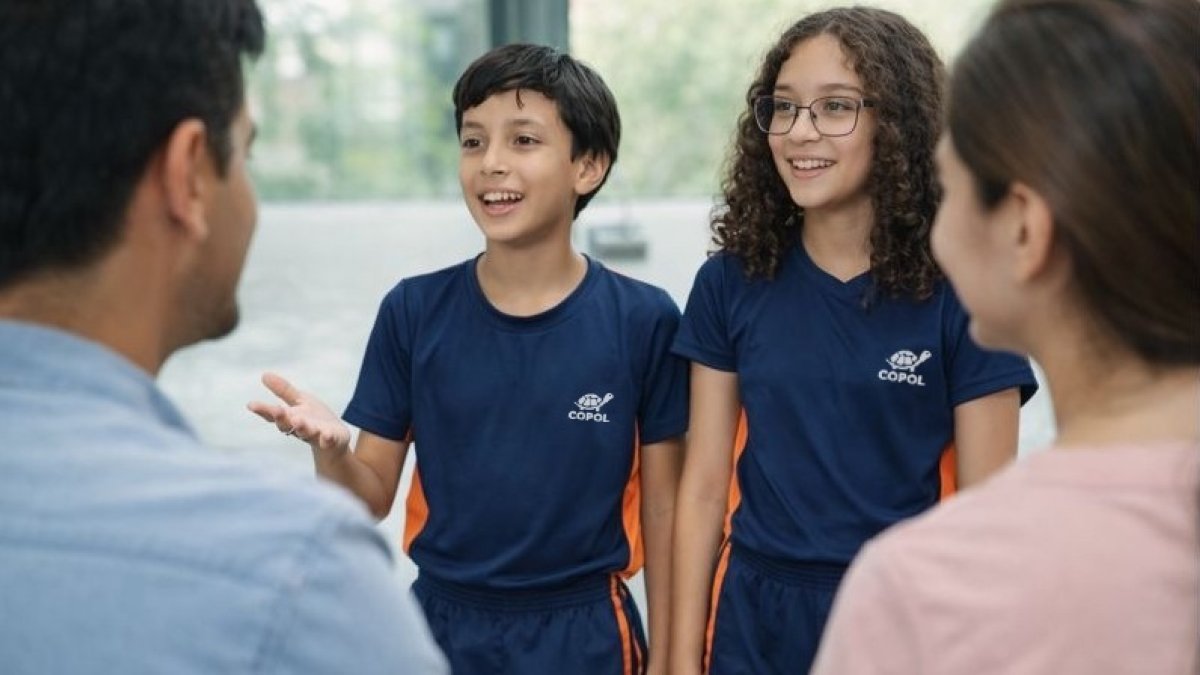 Los adultos transmiten valores y formas de resolver conflictos a través de su comportamiento diario, convirtiéndose en el principal modelo para niños y adolescentes.