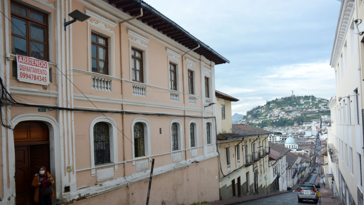 Las calles del Centro Histórico, como la Benalcázar, evidencian el vaciamiento residencial del sector.