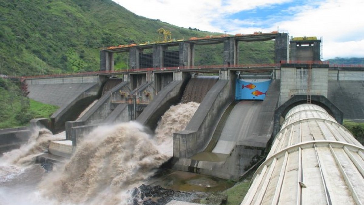 La central hidroeléctrica Agoyán, ubicada en Tungurahua, tiene una capacidad instalada de 156 megavatios (MW).