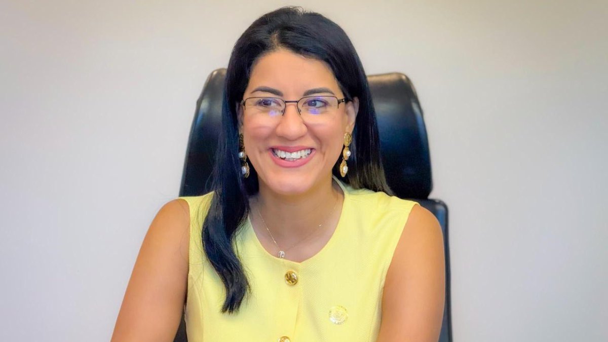 La ministra de Educación, Gilda Alcívar, entregó más de 700 partidas de docentes.