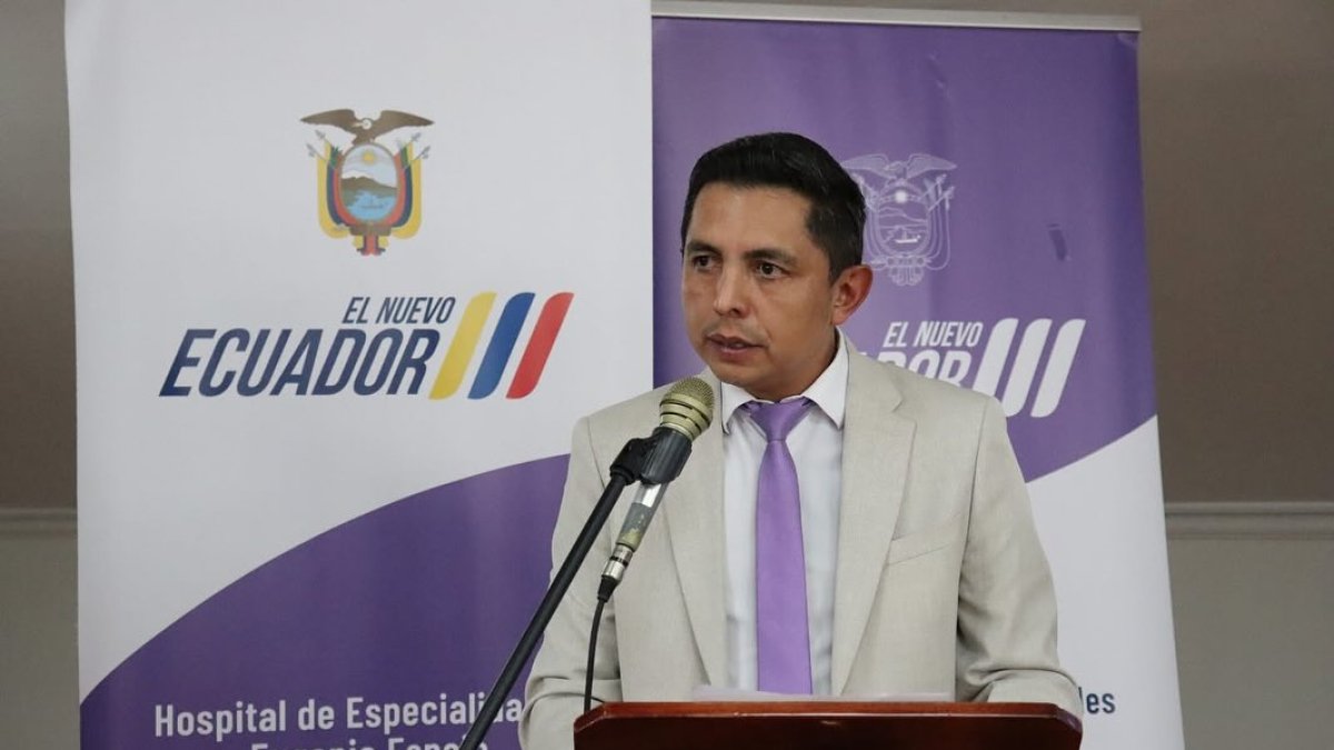 Carlos Ventimilla, gerente del Hospital Eugenio Espejo, institución que emitió una declaración tras el plantón de los trabajadores.