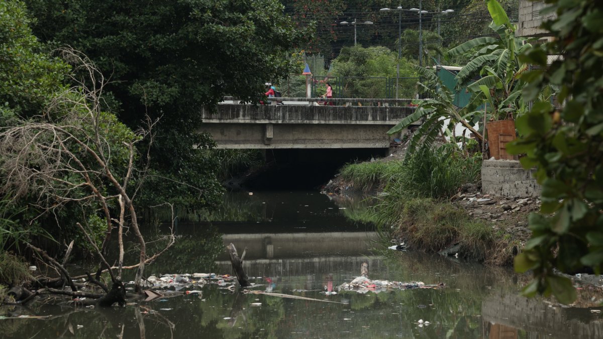 Pronunciamiento. César Poveda, coordinador legal del Municipio de Guayaquil, respondió a la Asamblea por el anuncio de auditorías. Dijo que todo es “un show político”.