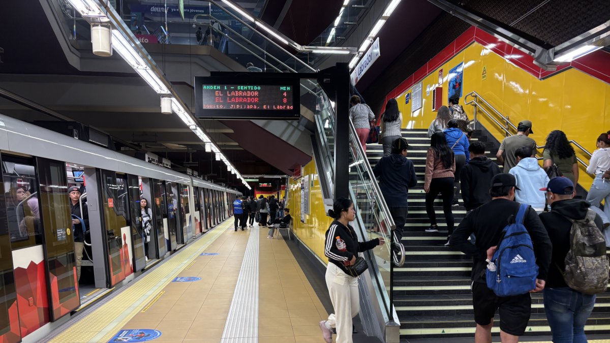 La licitación para el mantenimiento del Metro de Quito fue suspendida por cuarta ocasión, según informó el concejal Bernardo Abad.