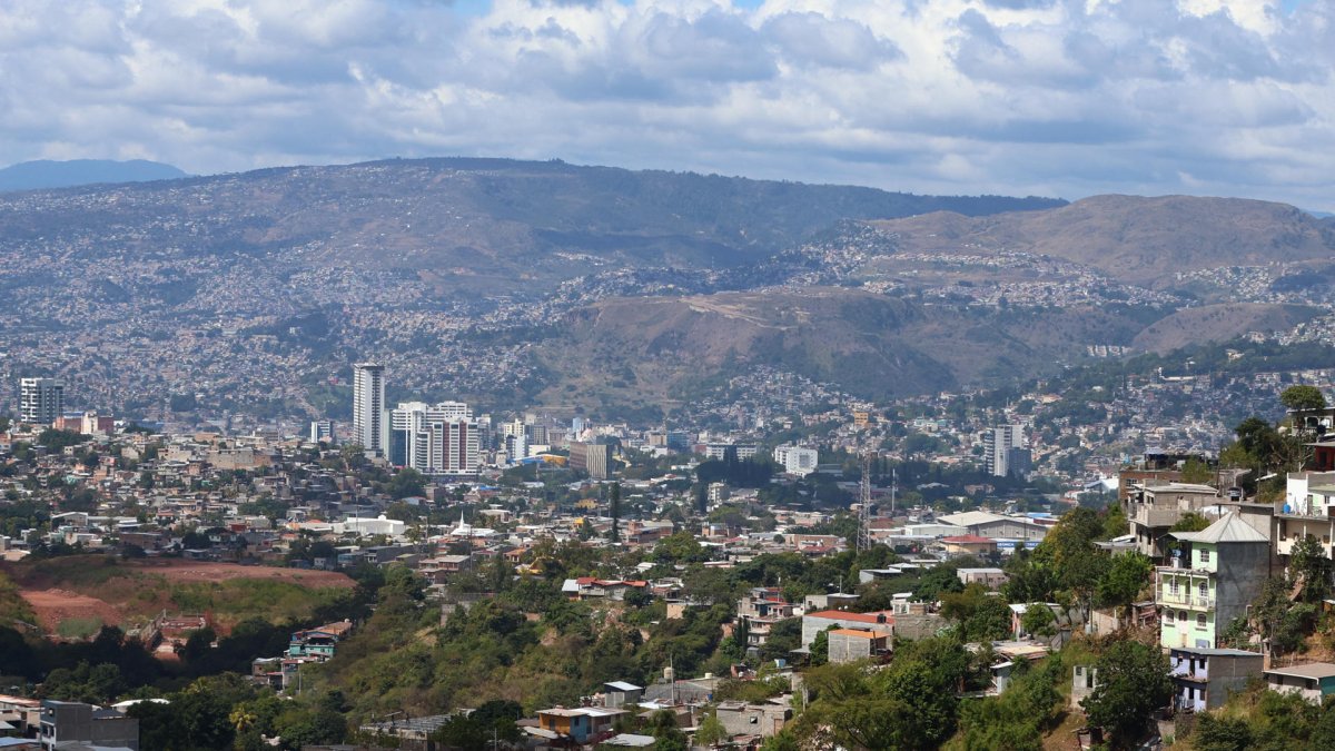Fotografía que muestra una zona de la ciudad este lunes, 26 de enero de 2026, en Tegucigalpa (Honduras).
