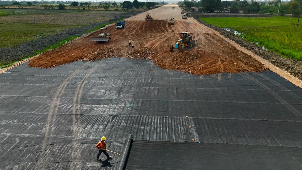 Trabajos de la Prefectura en las vías de acceso al Quinto Puente