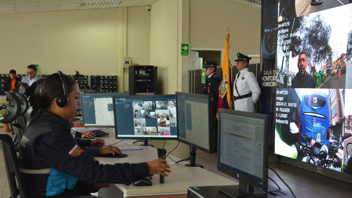 TUNGURAHUA. LA MUNICIPALIDAD  INSTALÓ UNA SALA DE MONITOREO CON CÁMARAS QUE SON UTILIZADAS POR LOS AGENTES DE TRANSITO EN LA ZONA URBANA Y RURAL.