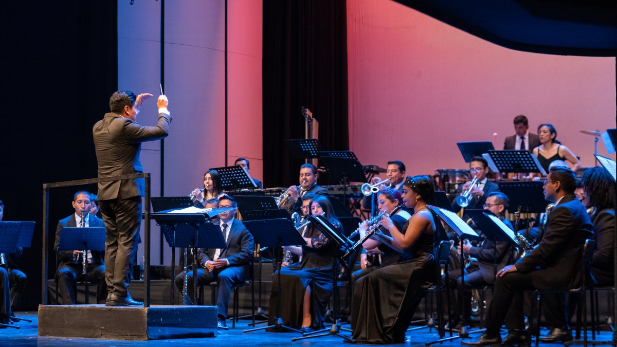 Bajo la dirección del maestro Edison Gualotuña, 35 músicos conforman la Banda Sinfónica que crecerá este año.