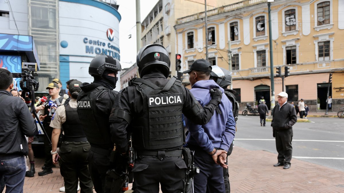 El 27 de enero de 2026, la Policía realizó un operativo en los exteriores del Centro Comercial Montúfar.