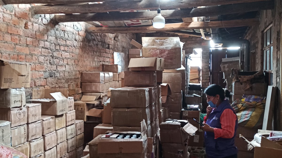 La Agencia Nacional de Regulación, Control y Vigilancia Sanitaria incautó más de 100.000 productos irregulares de un centro naturista de Cuenca.