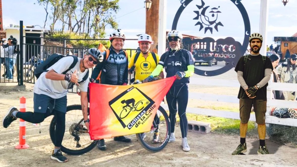 Los integrantes de Ciclistas de la Calle tras conquistar el Yagüi Urco, en Bolívar.