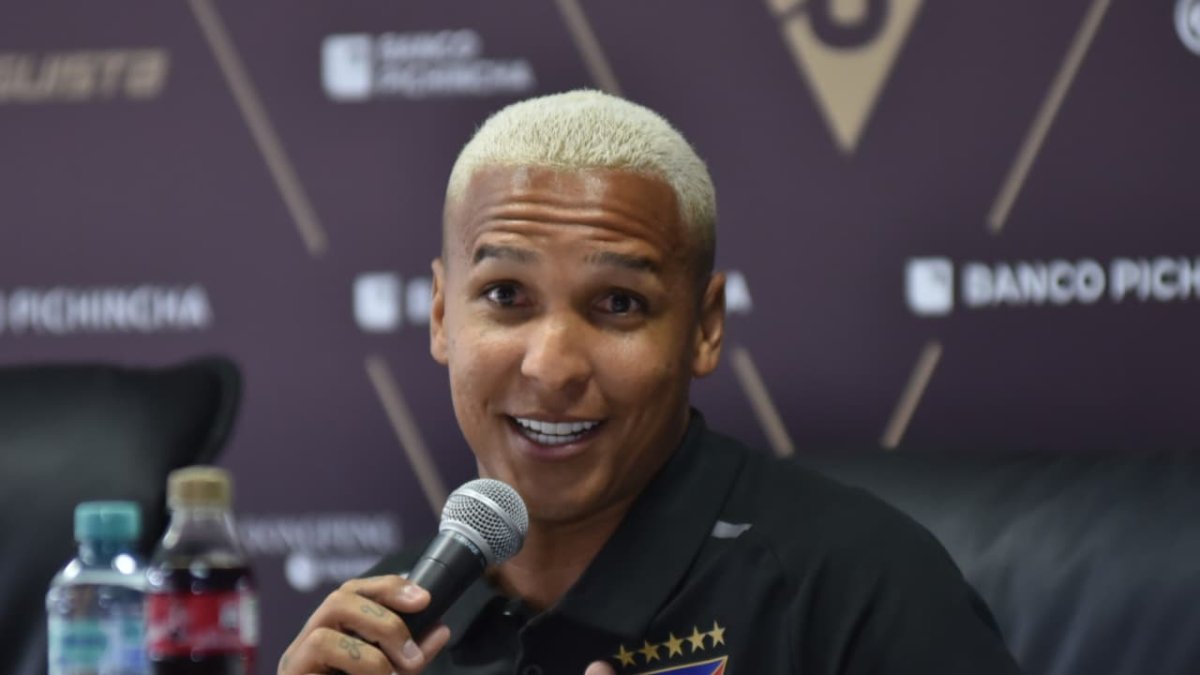 El delantero brasileño Deyverson fue presentado como nuevo refuerzo de LDU.