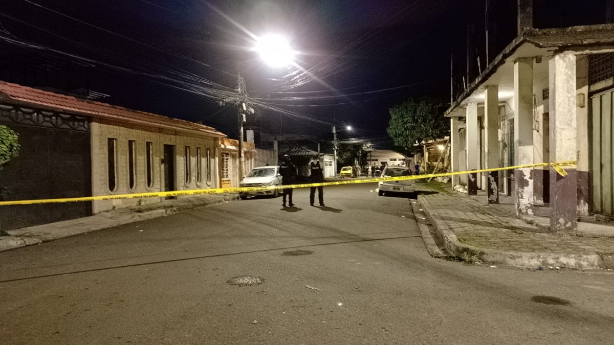 Tres cuidadores de carros y un taxista fueron atacados a tiros en la ciudadela Abel Gilbert, en Durán.