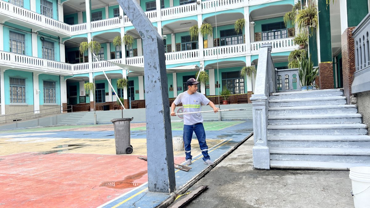 Adecuaciones. En la edificación se están realizando diversos trabajos de mantenimiento, para recibir a los nuevos estudiantes del plantel educativo el 4 de mayo.