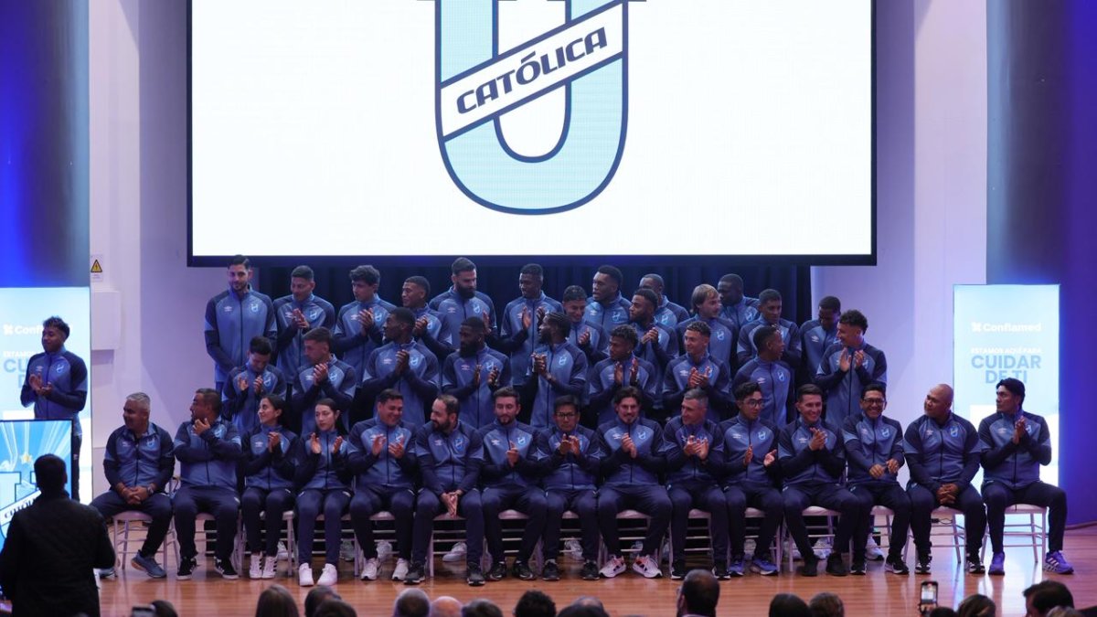 La Universidad Católica de Quito presentó su plantel 2026 y los nuevos uniformes para LigaPro, Copa Libertadores y Copa Ecuador.