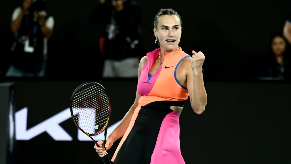 Aryna Sabalenka celebró tras imponerse con autoridad a la ucraniana Elina Svitolina por 6-2 y 6-3 en