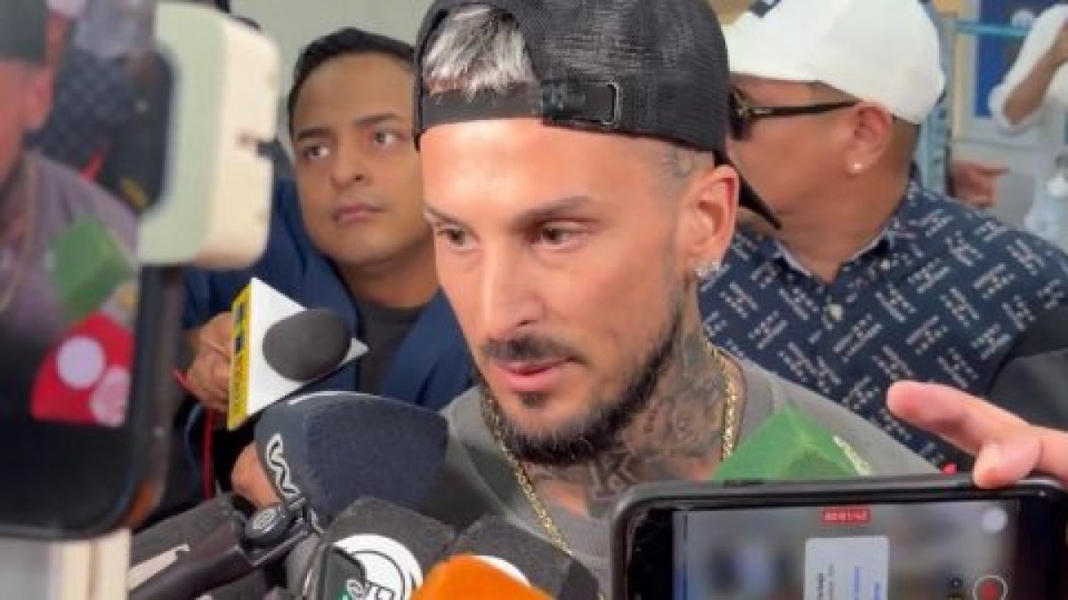 El argentino de 35 años a su llegada al aeropuerto Internacional José Joaquín de Olmedo, en Guayaquil