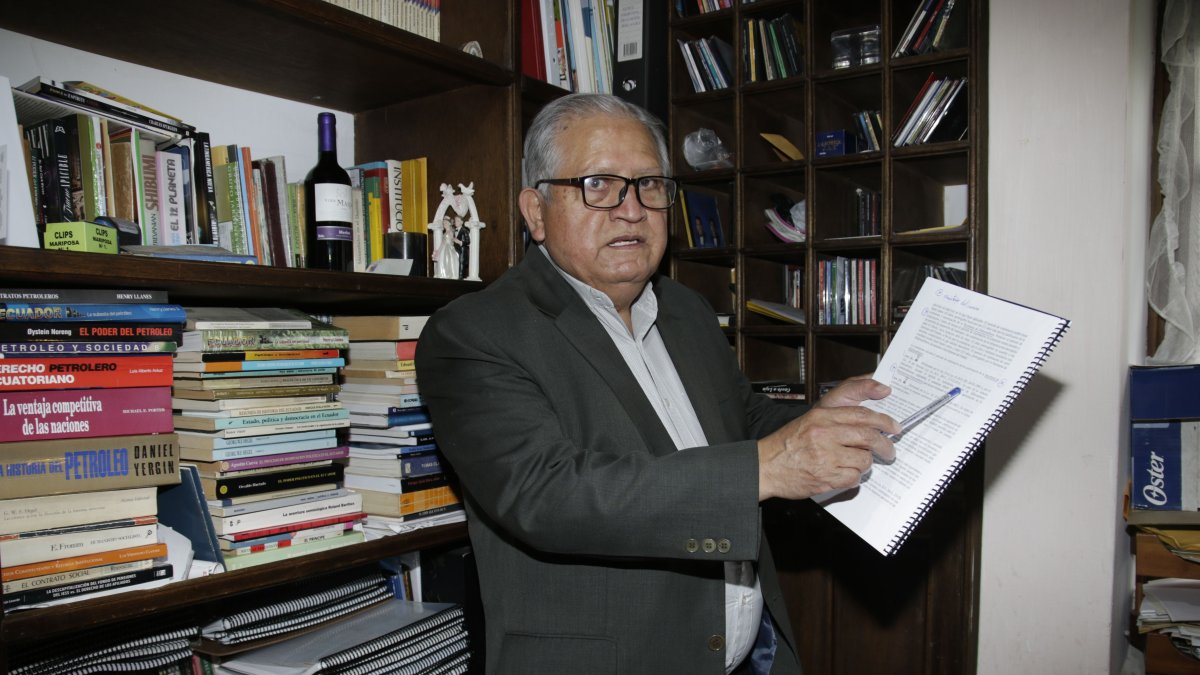 El representante del Frente por un Nuevo IESS, Henry Llanes.