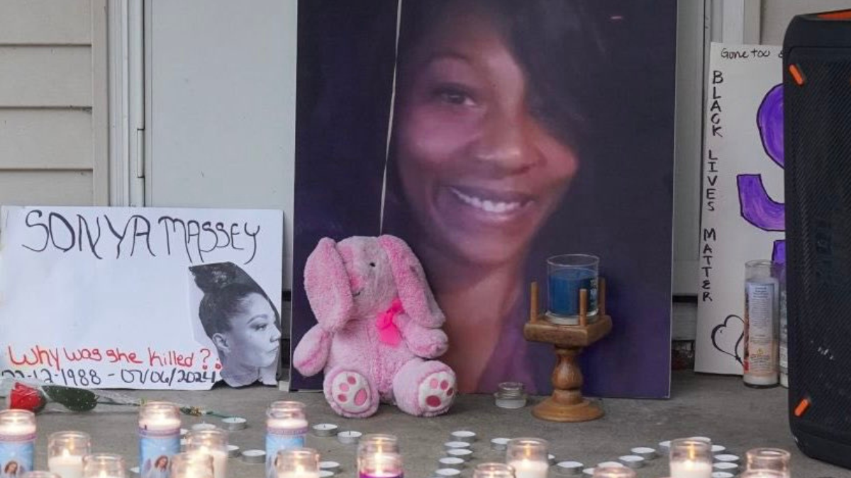 La víctima, Sonya Massey, había llamado al 911 por un presunto merodeador cuando fue abatida en su vivienda.
