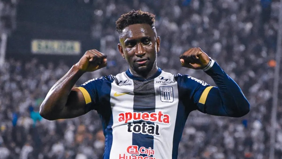 Eryc Castillo se ha mantenido entrenando con Alianza Lima, mientras se resuelve el caso.
