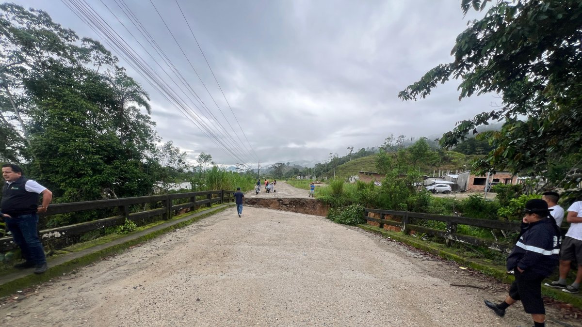 La destrucción de uno de los puentes dejó incomunicados a varios barrios del cantón Paquisha tras la temporada invernal.