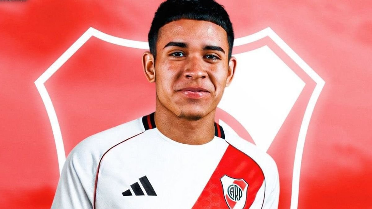 Kendry Páez ya esta en Buenos Aires para unirse a River Plate.