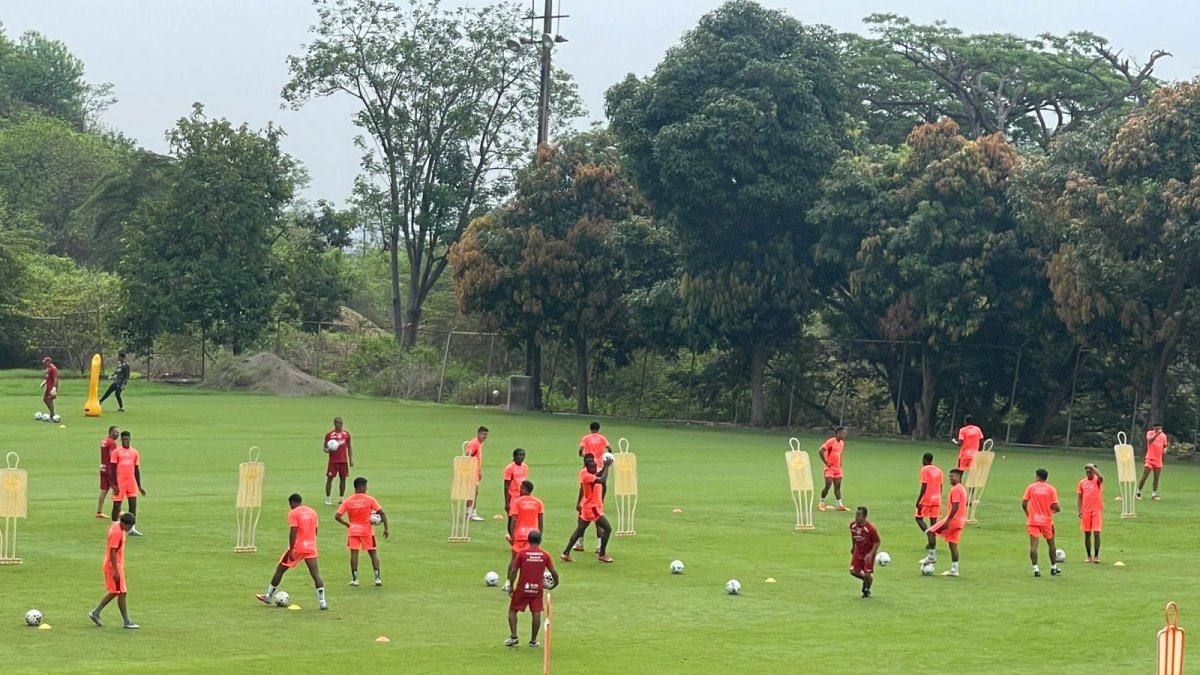 Entrenamiento de Barcelona al mando de César Farías.