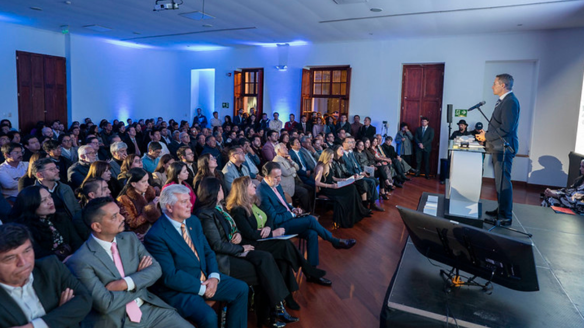 Diego Ordóñez, presidente del Colegio de Arquitectos de Pichincha, en la presentación de la Bienal de Arquitectura 2026.