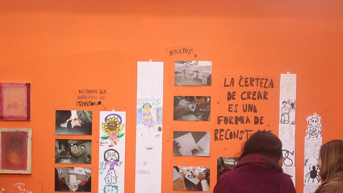 El proyecto articula experiencias realizadas con la Fundación para la Conservación de los Andes Tropicales (FCAT), el centro de acogida Casa Arupo y el colectivo peruano Amapolay.